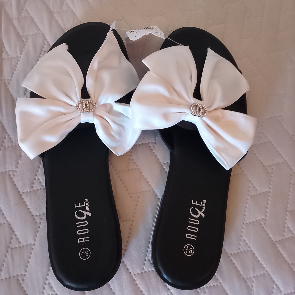 Rouge Helium Black and White Bow Sandals
